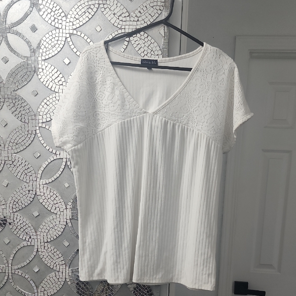 Chic White Lace Top by Olive & Oak